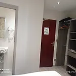 Отель De La Couronne 2*