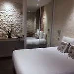 Отель De La Couronne 2*