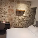 Отель De La Couronne 2*