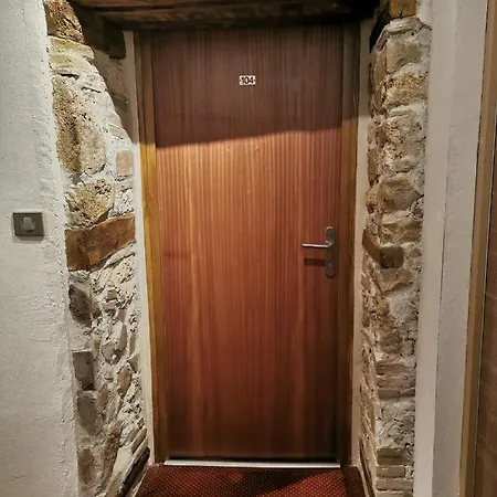 De La Couronne Εξ Λε Μπαν