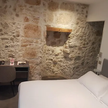 Ξενοδοχείο De La Couronne 2*