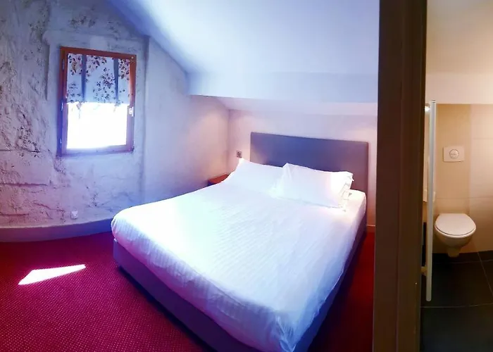 Hotel De La Couronne 2*