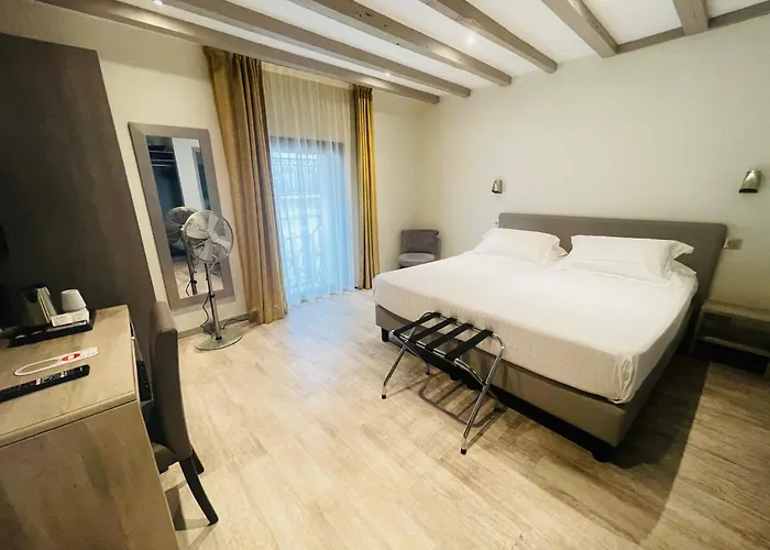 De La Couronne 2* Aix-les-Bains