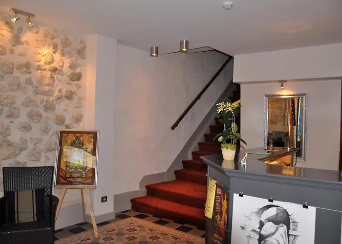 Hotel De La Couronne Aix-les-Bains