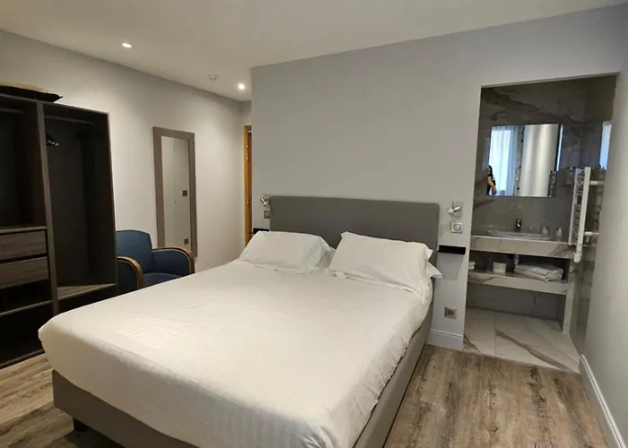 Hotel De La Couronne Aix-les-Bains