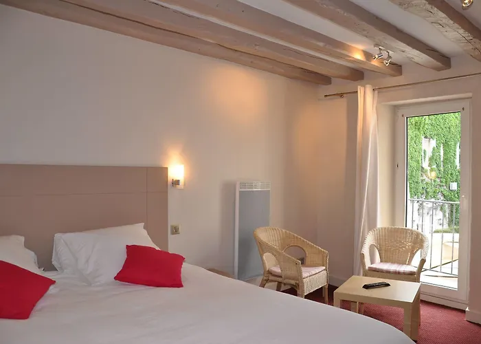 Hotel De La Couronne 2*