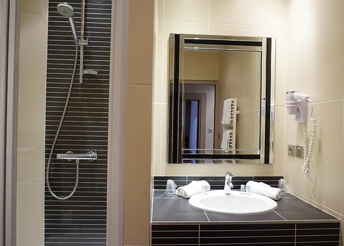 Hotel De La Couronne 2*