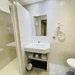 De La Couronne 2* إيكس ليه با