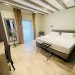 De La Couronne 2* إيكس ليه با