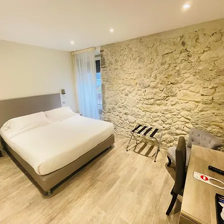 De La Couronne Hotel 2*