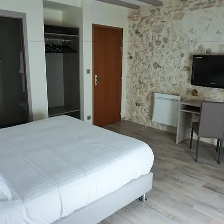 Hotel De La Couronne 2*