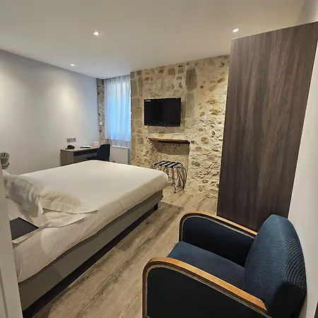 De La Couronne Hotel 2*