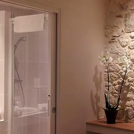 Hotell De La Couronne 2*