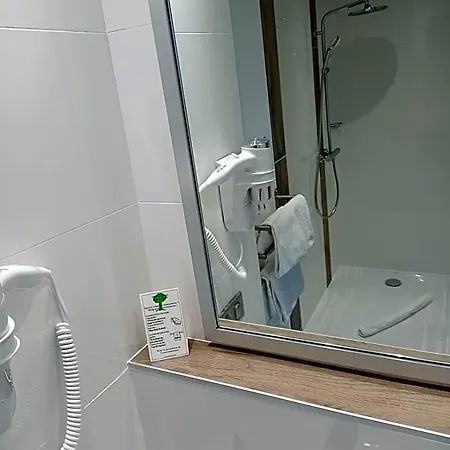 德拉库罗讷酒店 酒店 2*