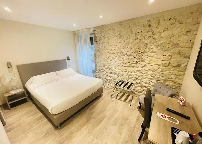 De La Couronne Hotel 2*